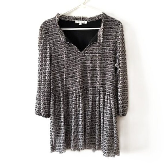 Rose & Olive Black and White Lined Long-Sleeve Tunic - Picture 1 of 6